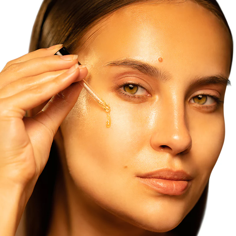 PAC Spotlight Oil Primer (9 ml)  An oil primer to achieve a dewy finish  Net Weight : 9 ml / 0.30 fl oz